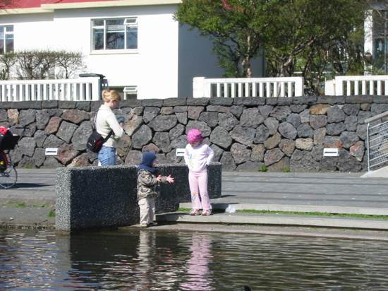 Fleiri krakkar a&eth; gefa