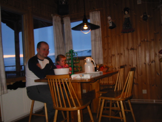Svala og T&oacute;ti a&eth; spila