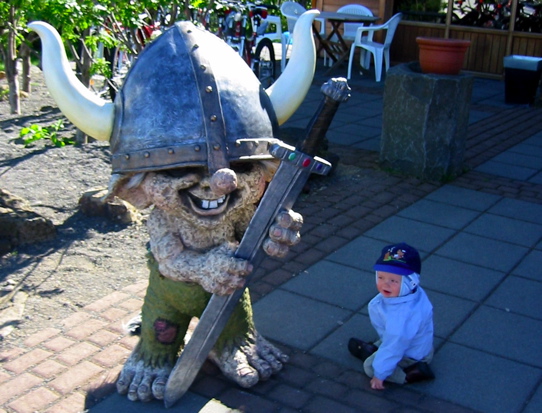 Tr&ouml;lli