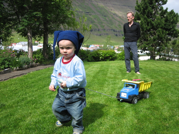 Keyrt af sta&eth;